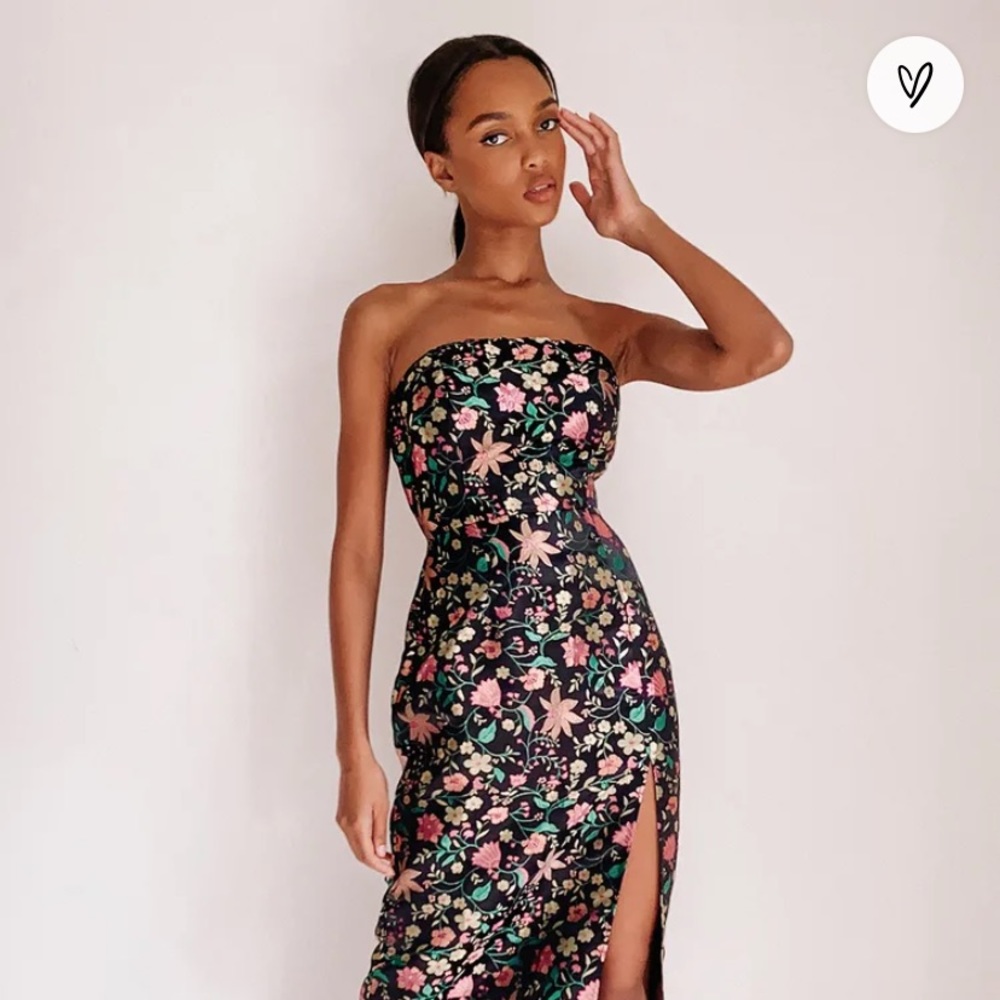 NWT Lulu’s Make a Move Black Satin Floral Jacquard Strapless Midi Dress